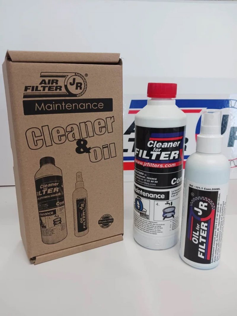 Air filter cleaning kit